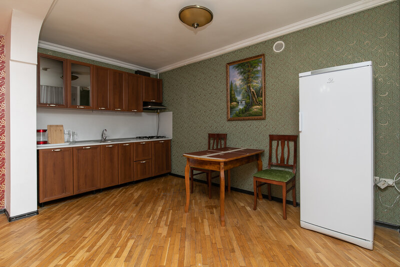 Люкс 4-местный 3-комнатный (с кухней и бильярдом)