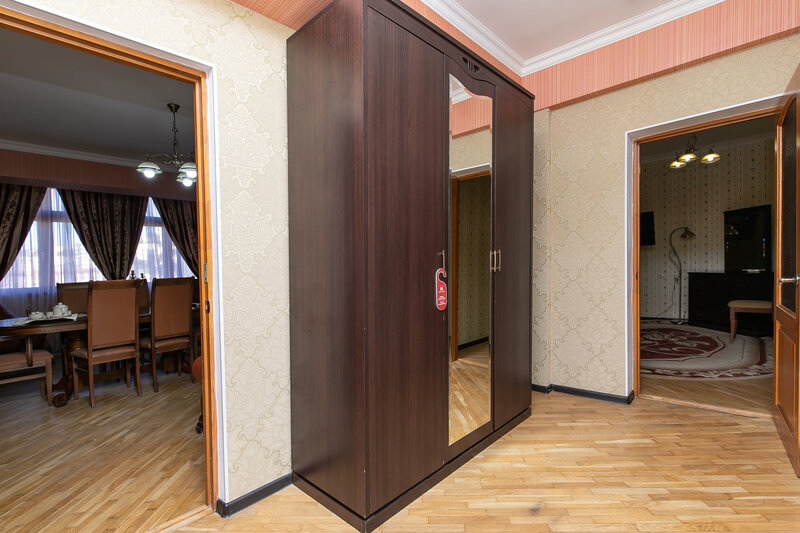 Люкс 4-местный 3-комнатный (с кухней и бильярдом)