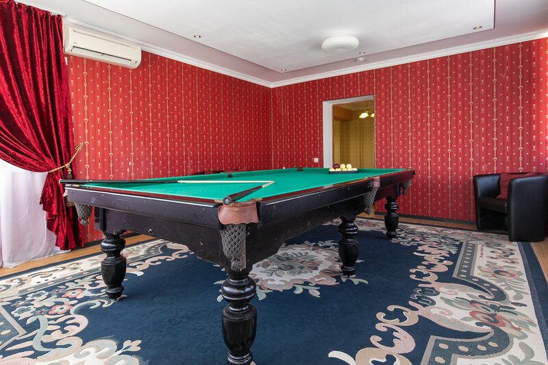 Люкс 4-местный 3-комнатный (с кухней и бильярдом)