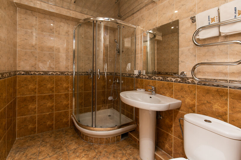 Люкс 4-местный 3-комнатный (с кухней и бильярдом)