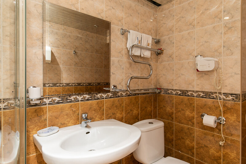 Люкс 4-местный 3-комнатный (с кухней и бильярдом)