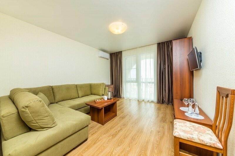 Люкс Семейный 2-местный 3-комнатный (вид на море)