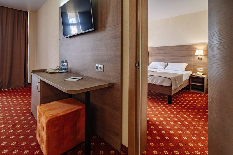 Стандартный 4-местный (смежный, с балконом, корпус 2)