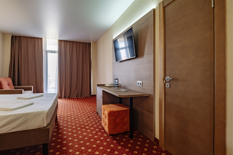 Стандартный 4-местный (смежный, с балконом, корпус 2)