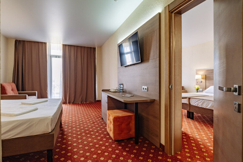 Стандартный 4-местный (смежный, с террасой, корпус 2)