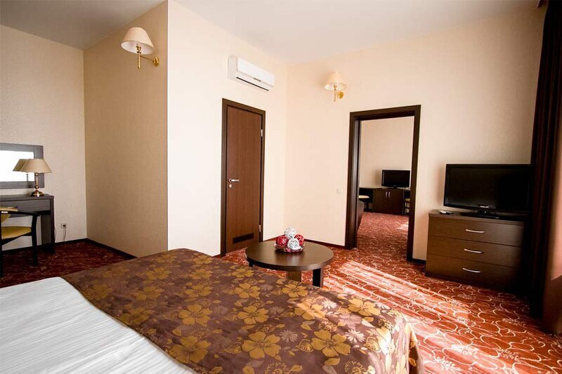 Люкс 2-местный 2-комнатный (с видом на море и 2 балконами)