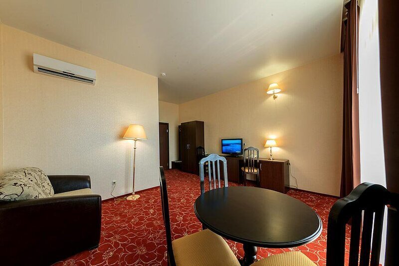 Люкс 2-местный 2-комнатный (с видом на море и 2 балконами)