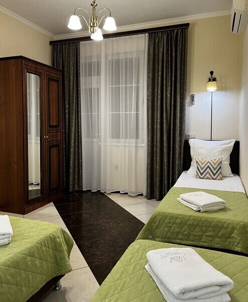 Апартаменты Премиум 6-местные (с балконом)