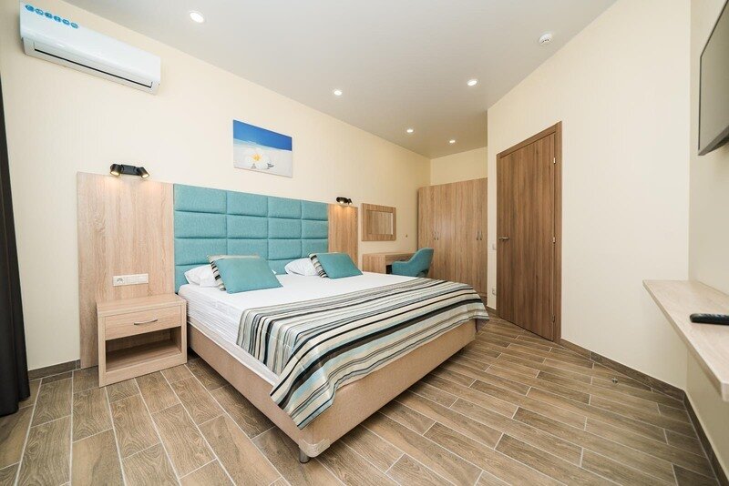 Люкс 4-местный 3-комнатный