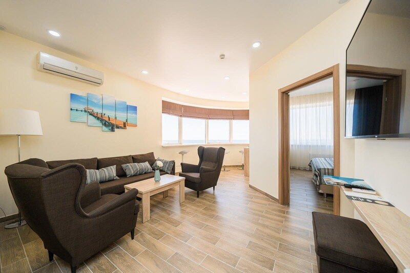 Люкс 4-местный 3-комнатный