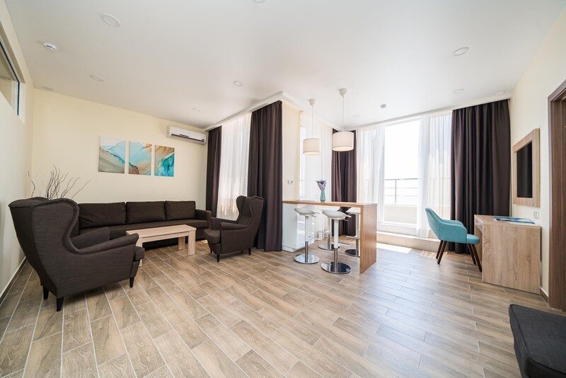 Люкс 4-местный 3-комнатный Премиум