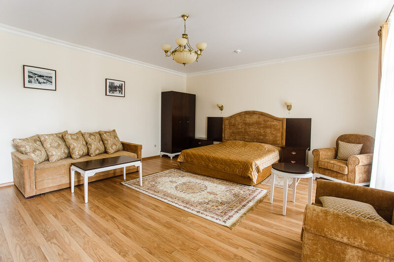 Люкс 2-местный 2-комнатный (№1, вид на море, 1 этаж)