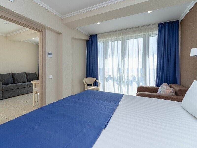 Люкс 3-местный 3-комнатный (корпус 9)