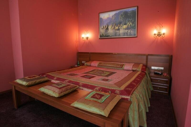 Джуниор сьют 2-местный 2-комнатный «Hennessy»