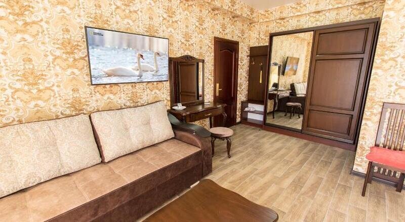 Люкс 3-местный (вид на двор)