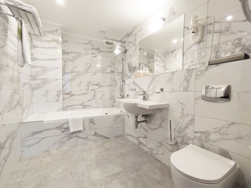 Сюит Бизнес 2-местный (с видом на реку и мост)