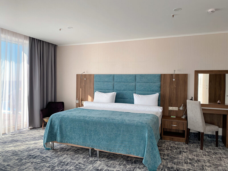 Апартаменты 4-местный (с бассейном, вид на море)