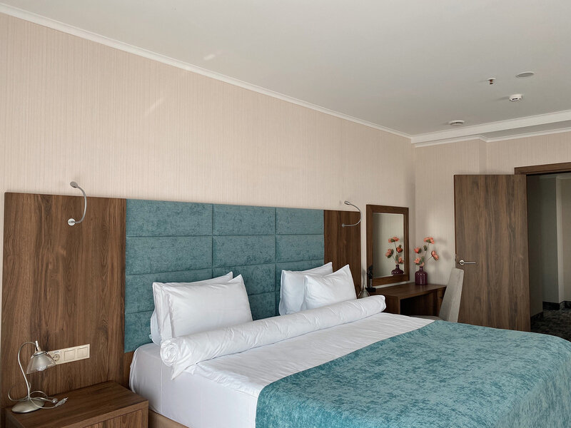 Апартаменты 4-местный (с бассейном, вид на море)