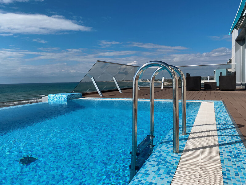 Апартаменты 4-местный (с бассейном, вид на море)