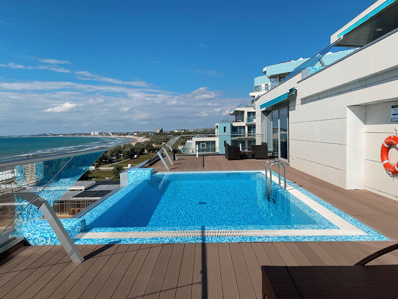 Апартаменты 4-местный (с бассейном, вид на море)