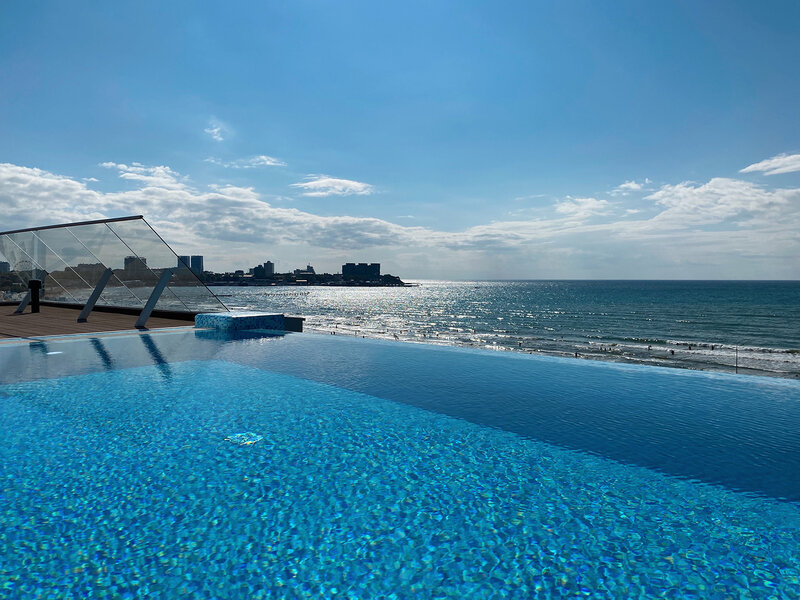 Апартаменты 4-местный (с бассейном, вид на море)