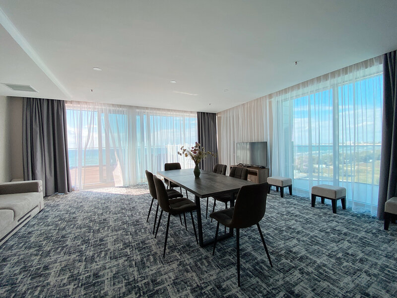 Апартаменты 4-местный (с бассейном, вид на море)