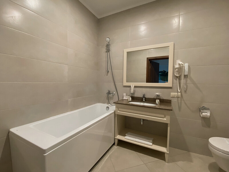 Апартаменты 4-местный (с бассейном, вид на море)