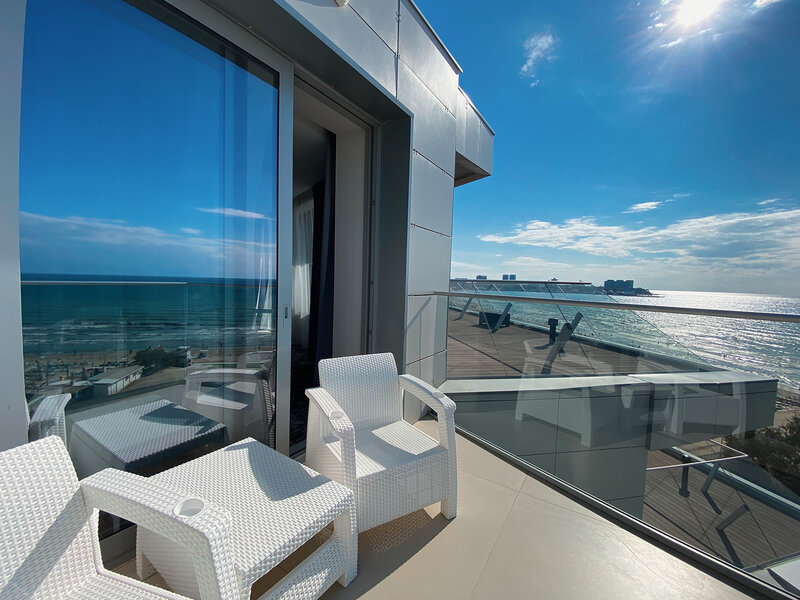 Апартаменты 4-местный (с террасой, вид на море)