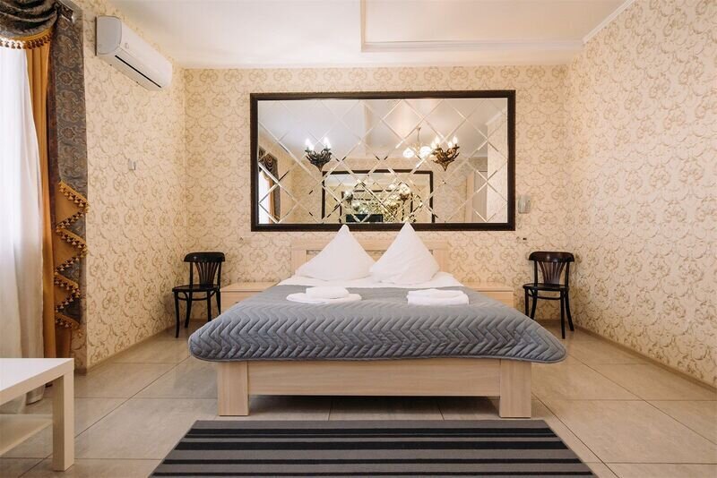 Люкс 2-местный (с большой кроватью)