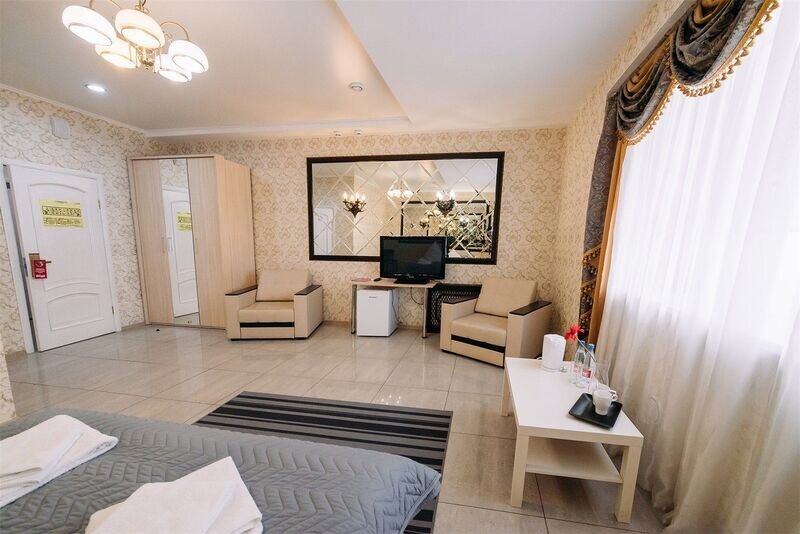 Люкс 2-местный (с большой кроватью)