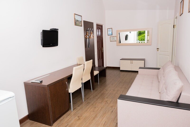 Люкс 2-местный 2-комнатный (с балконом, вид на море)