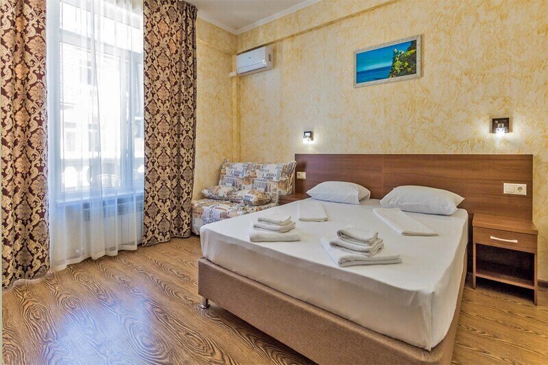 Семейный 2-местный (с балконом, вид на море и бассейн)