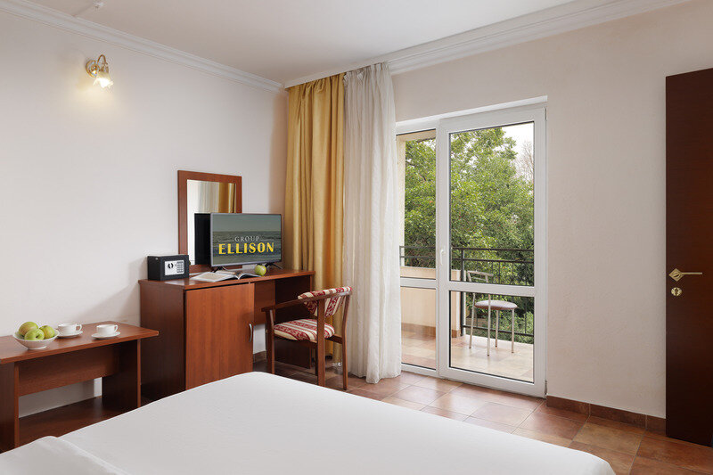 Полулюкс 3-местный 2-комнатный (без кухни)