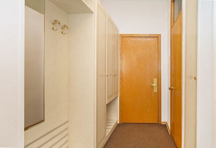 Стандарт 1-комнатный 1-местный с балконом (корпус 8)  прихожая