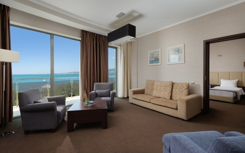 Сюит 4-местный 3-комнатный (4* корпус №3)