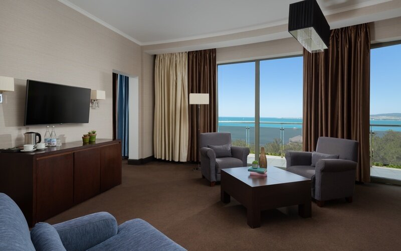 Сюит 4-местный 3-комнатный (4* корпус №3)