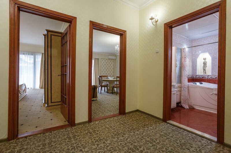 Сюит 2-местный 3-комнатный (корпус №2)