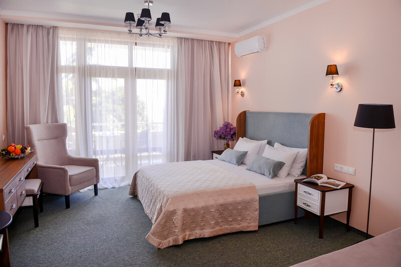 Джуниор Сюит 2-местный 1-комнатный (с балконом, вид на море, корпус 3)