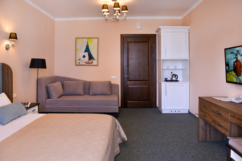 Джуниор Сюит 2-местный 1-комнатный (с балконом, вид на море, корпус 3)