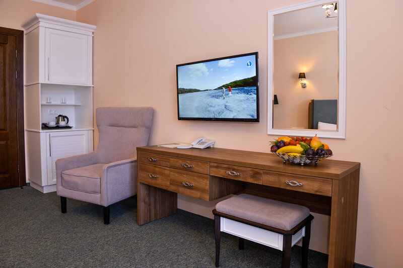 Джуниор Сюит 2-местный 1-комнатный (с балконом, вид на море, корпус 3)