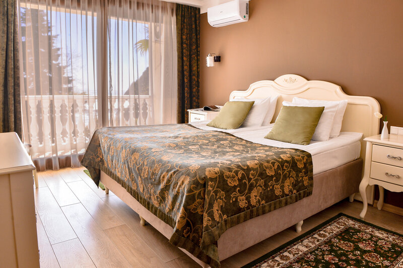 Люкс 2-местный 2-комнатный (с балконом, вид на море, корпус 1)