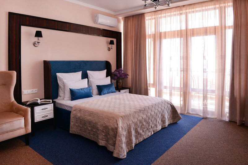 Люкс 2-местный 2-комнатный (с балконом, вид на море, корпус 3)