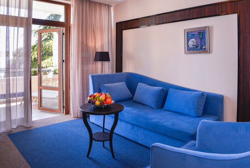 Люкс 2-местный 2-комнатный (с балконом, вид на море, корпус 3)