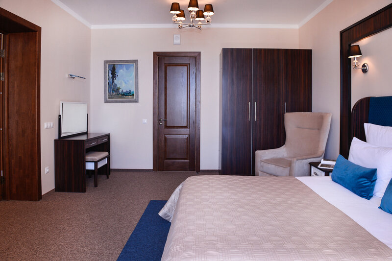 Люкс 2-местный 2-комнатный (с балконом, вид на море, корпус 3)