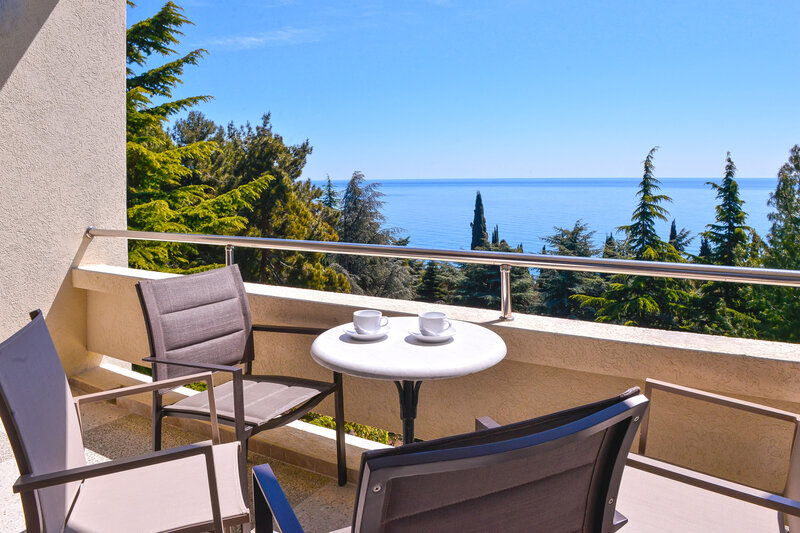 Люкс 2-местный 2-комнатный (с балконом, вид на море, корпус 3)