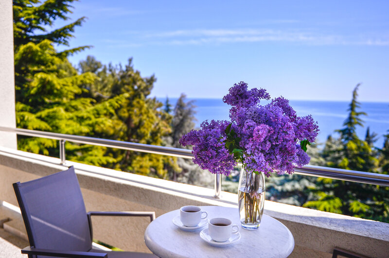 Люкс 2-местный 2-комнатный (с балконом, вид на море, корпус 3)