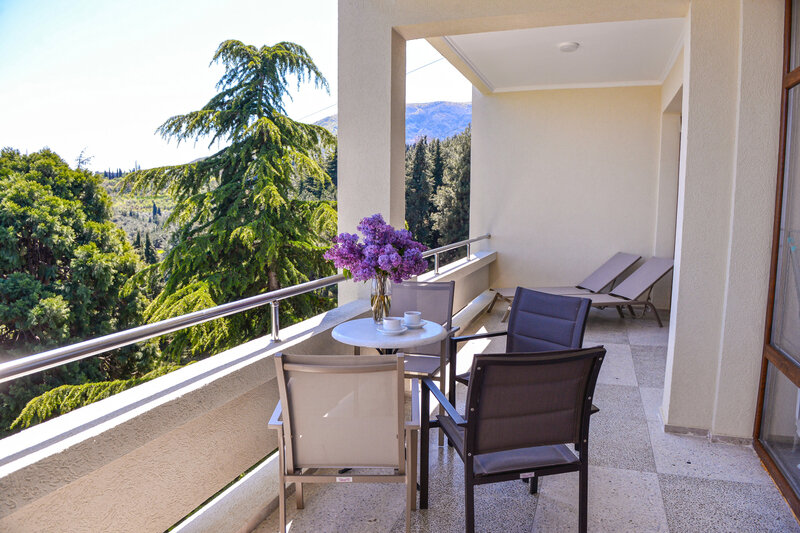 Люкс 2-местный 2-комнатный (с балконом, вид на море, корпус 3)