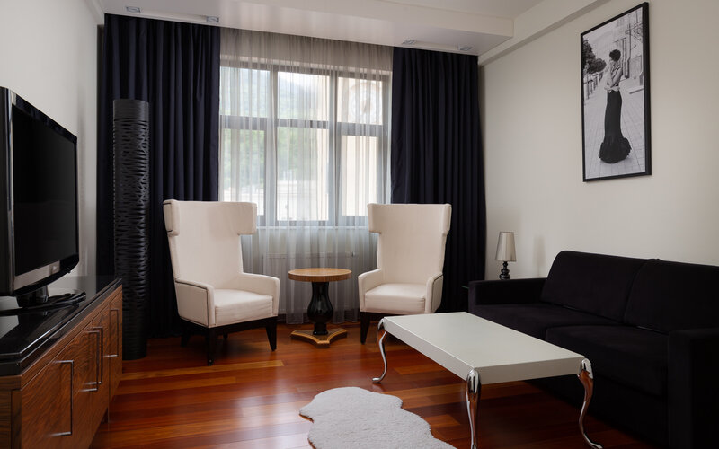 Полулюкс 2-местный (с видом на площадь)