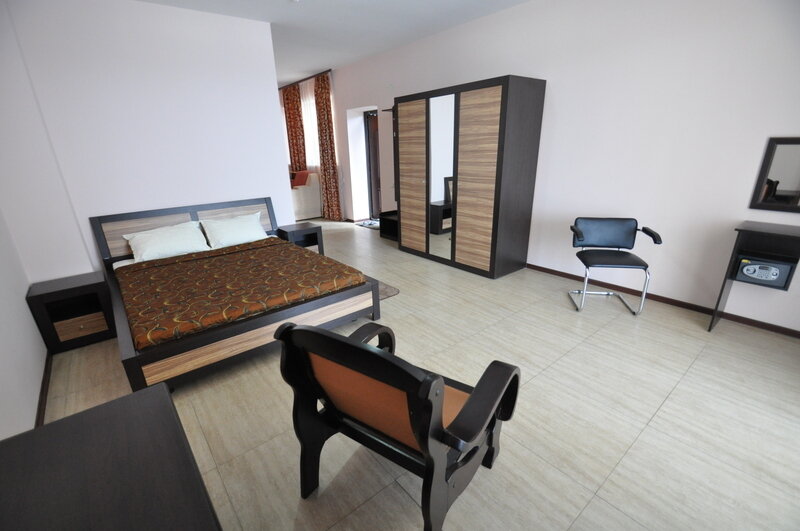 Люкс-студия 3-местный 2-комнатный (корпус 2)