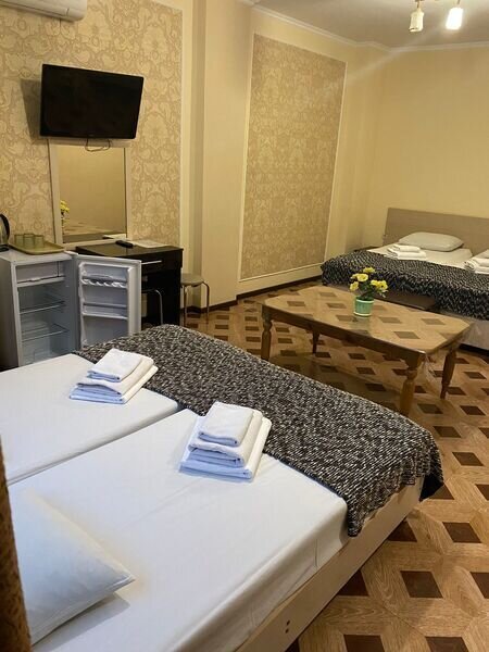 Улучшенный 4-местный (вид на бассейн)